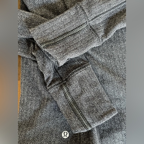 Lululemon long sleeve sweater gray herringbone size 8 - Picture 8 of 8